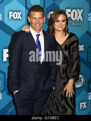 New York, USA. 16. Mai 2016. Schauspieler DAVID BOREANAZ und EMILY DESCHANEL 2016 Fox Upfront Präsentation am Wollman Rink im Central Park zu besuchen. Bildnachweis: Nancy Kaszerman/ZUMA Draht/Alamy Live-Nachrichten Stockfoto