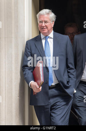 London, UK, 17. Mai 2016, Michael Fallon, Verteidigungsminister,, verlässt 10 Downing Street Credit: Ian Davidson/Alamy Live News Stockfoto