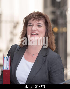 London, UK, 17. Mai 2016B Nicky Morgan, Bildung, Blätter 10 Downing Street Credit: Ian Davidson/Alamy Live News Stockfoto