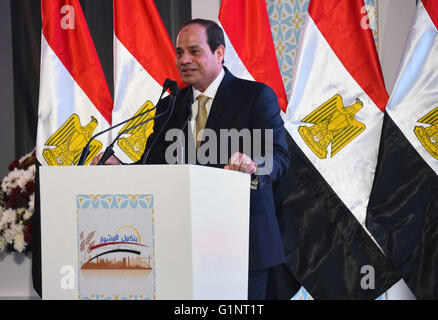 Asyut, Kairo, Ägypten. 17. Mai 2016. Der ägyptische Präsident Abdel Fattah al-Sisi spricht während einer feierlichen Eröffnung des Kraftwerks in Assiut, Ägypten, am 17. Mai 2016 Credit: ägyptische Präsident Büro/APA Bilder/ZUMA Draht/Alamy Live News Stockfoto