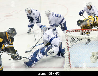 Pittsburgh, Florida, USA. 16. Mai 2016. DIRK SHADD | Zeiten. Tampa Bay Lightning Goalie Andrei Vasilevskiy (88) Werke zu Rücken an Rücken speichert auf Aufnahmen von den Pittsburgh Penguins während der dritten Periode Aktion in Spiel zwei der Eastern Conference Finals auf der Konsole Energy Center in Pittsburgh Montag Abend (16.05.16) © Dirk Shadd/Tampa Bay Times / ZUMA Draht/Alamy Live News Stockfoto