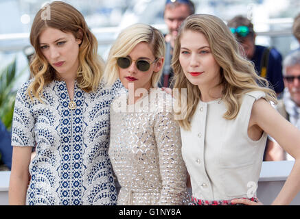 Cannes, Frankreich. 17. Mai 2016. Sigrid Bouaziz, Kristen Stewart, Nora Von Waldstatten Akteure Personalshopper, Photocall. 69 Th Cannes Film Festival Cannes, Frankreich 17. Mai 2016 Diw89959 Credit: Allstar Bild Bibliothek/Alamy Live-Nachrichten Stockfoto