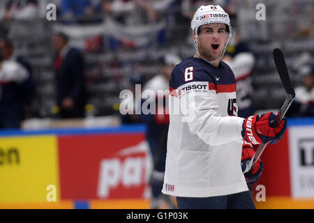 St. Petersburg, Russland. 17. Mai 2016. Chris Wideman der Vereinigten Staaten schreit während Gruppe B vorläufige Runde Spiel zwischen der USA und der Slowakei der IIHF Eishockey-Weltmeisterschaft 2016 in St. Petersburg, Russland, am 17. Mai 2016. Slowakei gewann 3-2. © Pavel Bednyakov/Xinhua/Alamy Live-Nachrichten Stockfoto