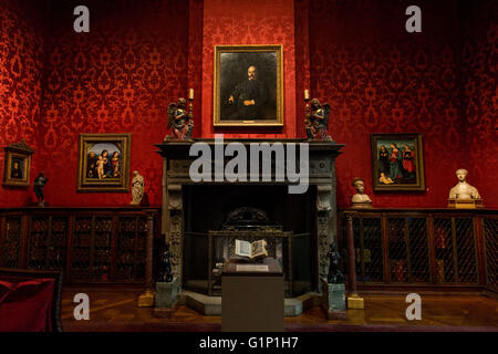 (160518)--NEW YORK, 18. Mai 2016 (Xinhua)--Foto am 17. Mai 2016 zeigt die Pierpont Morgan-Studie der Morgan Library and Museum in New York, Vereinigte Staaten. Der Morgan Library & Museum, vormals die Pierpont Morgan Library, ist ein Museum und Forschung Bibliothek befindet sich auf 225 Madison Avenue, East 36th Street, im Stadtteil Midtown Manhattan, New York City. Es wurde gegründet, um Haus die Privatbibliothek des Morgan im Jahre 1906, Manuskripte und gedruckte Bücher, einige davon in seltenen Bindungen, sowie seine Sammlung von Drucken und Zeichnungen. Die Bibliothek war des Stockfoto