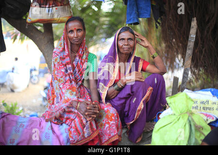 Mumbai, Maharashtra, Indien. 15. Mai 2016. 15. Mai 2016 - Mumbai - Indien. Die vorübergehende Trockenheit Flüchtlingslager in Barvenagar bei Ghatkopar in der Mumbai.India Dürre Refugees.Owing, die schlimmste Dürre In Maharashtra in Jahrzehnten; Abwanderung in Städte mittlerweile eine massive Phänomene bei den betroffenen durch die anhaltende Trockenheit. © Subhash Sharma/ZUMA Draht/Alamy Live-Nachrichten Stockfoto