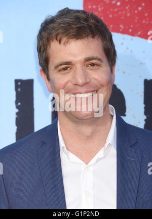 WESTWOOD, CA - 16. Mai: Regisseur/Drehbuchautor Nicholas Stoller kommt bei der Premiere von Universal Pictures ' Nachbarn 2: Sorority Rising "im Regency Village Theatre am 16. Mai 2016 in Westwood, Kalifornien. | Nutzung weltweit/Picture alliance Stockfoto