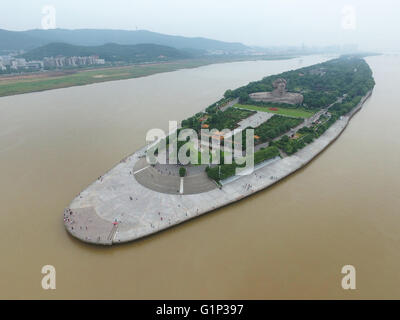 (160518)--CHANGSHA, 18. Mai 2016 (Xinhua)--ein Luftbild, aufgenommen am 18. Mai 2016 zeigt die Insel Juzizhou (Orange Islet) in Changsha, der Hauptstadt der Provinz Zentral-China Hunan. Die Juzizhou-Insel ist ein Wahrzeichen Aussichtspunkt von Changsha. (Xinhua/Long Hongtao) (Lfj) Stockfoto