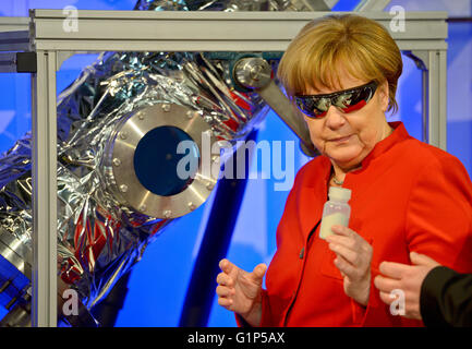 Köln, Deutschland. 18. Mai 2016. Bundeskanzlerin Angela Merkel besucht die Europäischen Astronautenzentrum (EAC) in Köln am 18. Mai 2016. Bildnachweis: Dpa picture Alliance/Alamy Live News Stockfoto