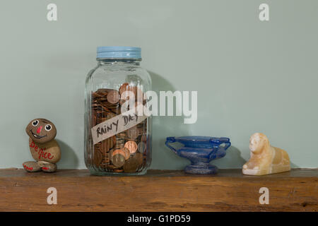 Ein Glas verwendet, um Geld zu sparen. Stockfoto