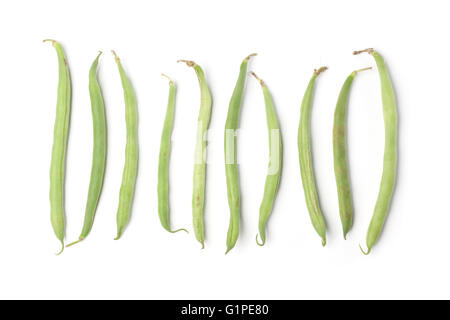 Frische grüne Bohnen, isoliert auf weißem Hintergrund. Stockfoto