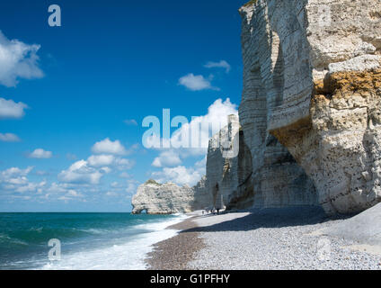 Strand, Klippen und Felsformationen von Etretat, Alabaster Küste, Normandie Stockfoto