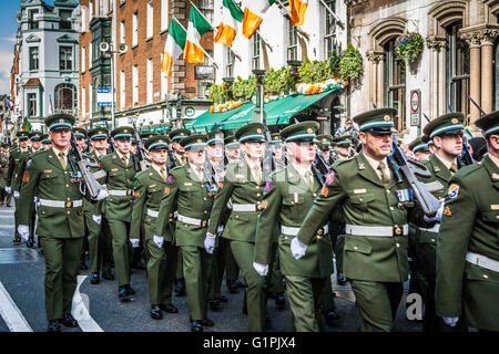 Irische Militärparade für Easter Rising hundertjährigen 2016 durch Dublin Stadtzentrum Stockfoto