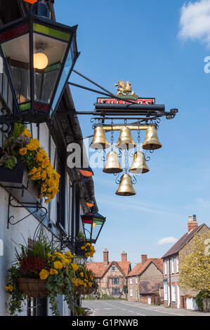 16. Jahrhundert "Die sechs Glocken" Kneipe, High Street, Thame, Oxfordshire, England, Vereinigtes Königreich Stockfoto