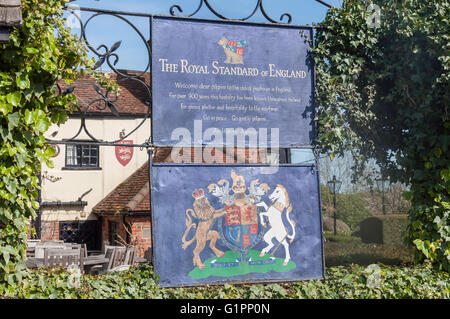 Ortseingangsschild, "The Royal Standard von England" Kneipe, vierzig grün, Beaconsfield, Buckinghamshire, England, Vereinigtes Königreich Stockfoto