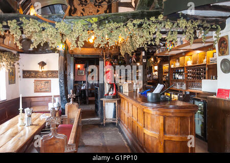 Haupt-Bar im "The Royal Standard von England" Kneipe, vierzig grün, Beaconsfield, Buckinghamshire, England, Vereinigtes Königreich Stockfoto