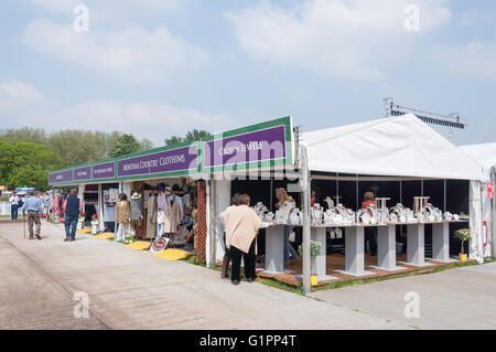 Einkaufsmöglichkeiten Stände im Royal Windsor Horse Show, Home Park, Windsor, Berkshire, England, Vereinigtes Königreich Stockfoto