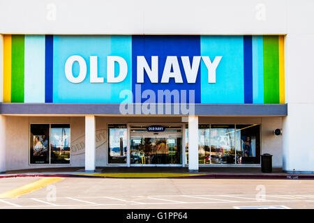 Das Schaufenster eines Old Navy Stores in Oklahoma City, Oklahoma, USA. Stockfoto