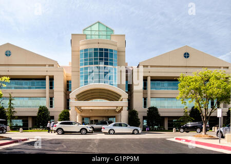 Oklahoma Heart Hospital, OHH, spezialisiert auf kardiologische Versorgung auf Memorial Road in Oklahoma City, Oklahoma, USA. Stockfoto