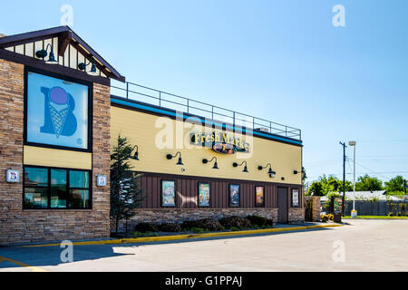 Das Exterieur des einen Braum Restaurant Sandwiches und Eis. Stockfoto