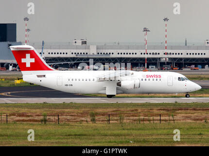 Swiss International Air Lines, British Aerospace Avro 146-RJ100. Fotografiert am Flughafen Malpensa, Mailand, Italien Stockfoto