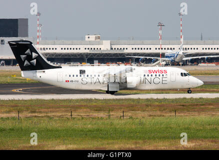 Swiss Global Air Lines, British Aerospace Avro 146-RJ100. Fotografiert am Flughafen Malpensa, Mailand, Italien Stockfoto