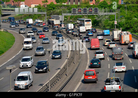 A 100 Stadtautobahn, Berlin, Deutschland Stockfoto