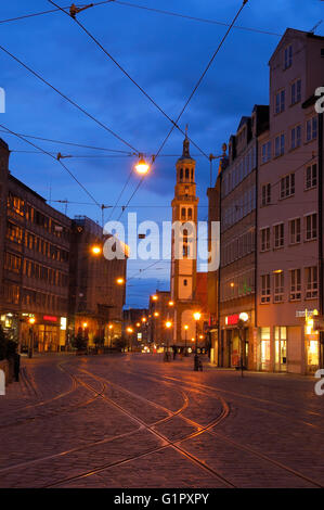 Augsburg, Maximilianstraße, Maximilianstraße, Perlach-Turm, romantische Straße, Romantische Strasse, Schwaben, Bayern, Deutschland. EUR Stockfoto