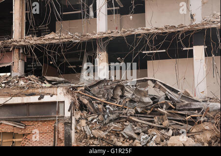 Zerstörung-Abriss der Westgate Einkaufszentrum Oxford wie ein Kriegsgebiet der gesprengten Gebäude Stadt versprüht halten Staub Stockfoto