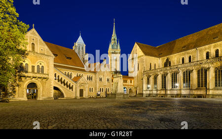 Burgplatz-Platz in Braunschweig, Deutschland in der Nacht Stockfoto