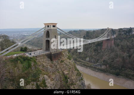 Die Clifton Suspension Bridge in der Nähe von Bristol als Ganzes. Stockfoto