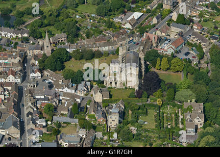 Eine Luftaufnahme von Malmesbury Abbey in Wiltshire Stockfoto