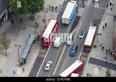 Ein Luftbild an einer belebten Straße in London Stockfoto