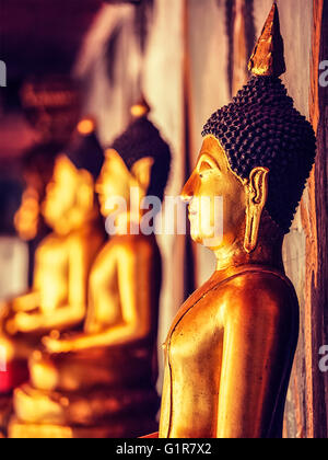 Buddha-Statuen im buddhistischen Tempel, Thailand Stockfoto