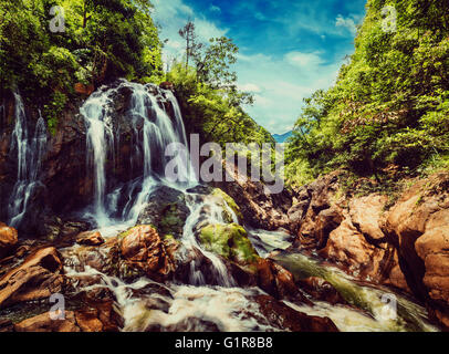 Tien Sa Wasserfall in Vietnam Stockfoto