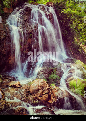 Tien Sa Wasserfall in Vietnam Stockfoto