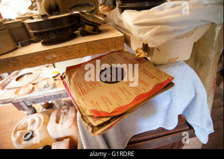 Alten 78er Schallplatten und Record Sleeves Stockfoto