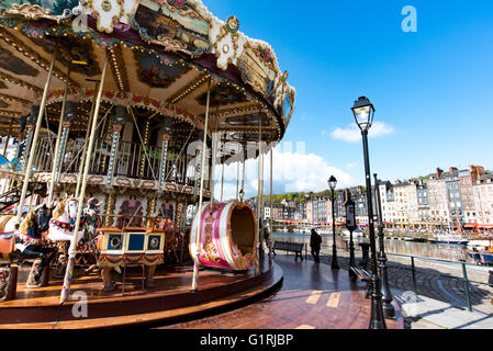 Vintage Karussell im Hafen von Honfleur, Normandie, Frankreich Stockfoto