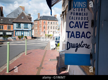 Shop anmelden im französischen Dorf von Beaumont-En-Auge, Normandie Stockfoto