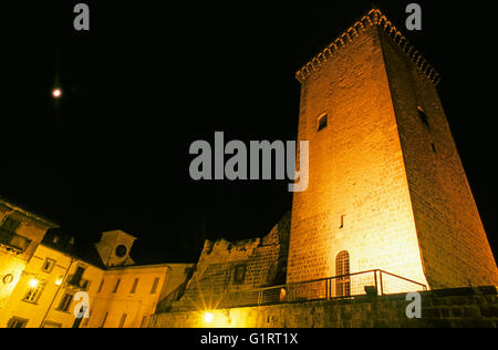 Civitella d'Agliano, Monaldeschi Tower bei Nacht, Latium, Italien Stockfoto
