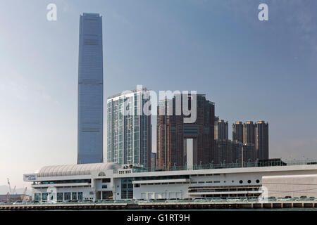 Wolkenkratzer International Commerce Centre, ICC, Wolkenkratzer der Harbourside, The Arch, Blick auf Harbour City, Union Square Stockfoto