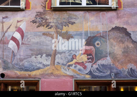 Fresko mit der Geschichte von Jona in der Wal, Wal Café, Wangen im Allgäu, Westallgäu, Allgäu, Swabia, Baden-Württemberg Stockfoto