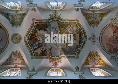 Decke Fresko der Kirche des Klosters Ursberg, Franziskaner-St. Joseph-Gemeinde, innere Ursberg, Bayern, Deutschland Stockfoto