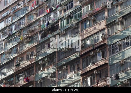 Altes Wohnhaus mit billig vermietet Wohnungen, Sozialwohnungen, Chun Yeung Street, North Point Bezirk, Hong Kong Island Stockfoto