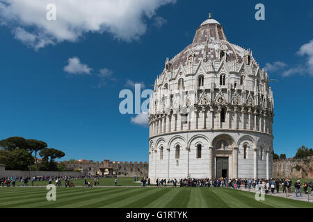 Baptisterium des Heiligen Johannes, Battistero di San Giovanni, Piazza dei Miracoli, Piazza dei Miracoli, Provinz Pisa, Toskana, Italien Stockfoto