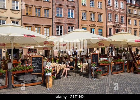 Traditionelle Stadthäuser am Marktplatz der Altstadt in Warschau, Polen Stockfoto