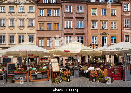 Traditionelle Stadthäuser am Marktplatz der Altstadt in Warschau, Polen Stockfoto