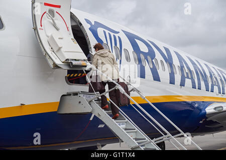 Passagier-Flugzeug Ryanair am Flughafen London-Stansted, England, Vereinigtes Königreich UK Stockfoto