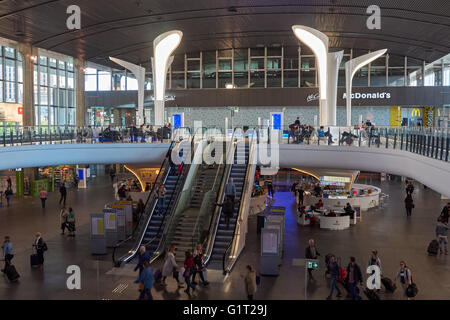 Innere des Warschauer Hauptbahnhof Warschau Polen Stockfoto