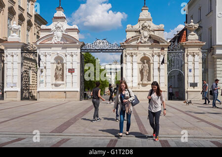 Haupteingang der Universität Warschau auf Krakowskie Przedmiescie, Warschau Polen Stockfoto