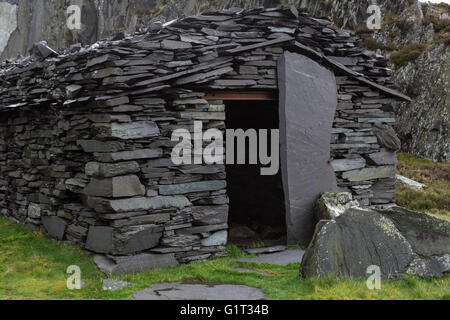 Eine verlassene und stillgelegten Steinbruch-Hütte in der Dinorwig Schiefer-Steinbrüche in der Nähe von Llanberis, Gwynedd, Wales, UK Stockfoto